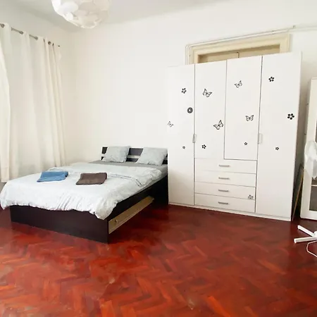 Big In City Center & Private Parking *
