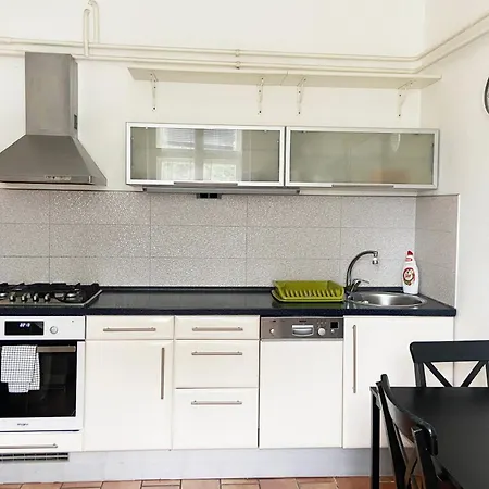 Big In City Center & Private Parking Appartement Bratislava